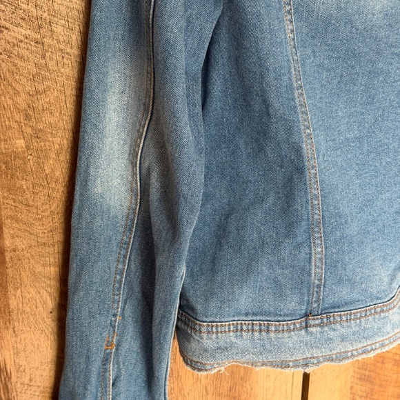 Universal Thread Classic Medium Blue Denim Jacket Size Small - Picture 9 of 12